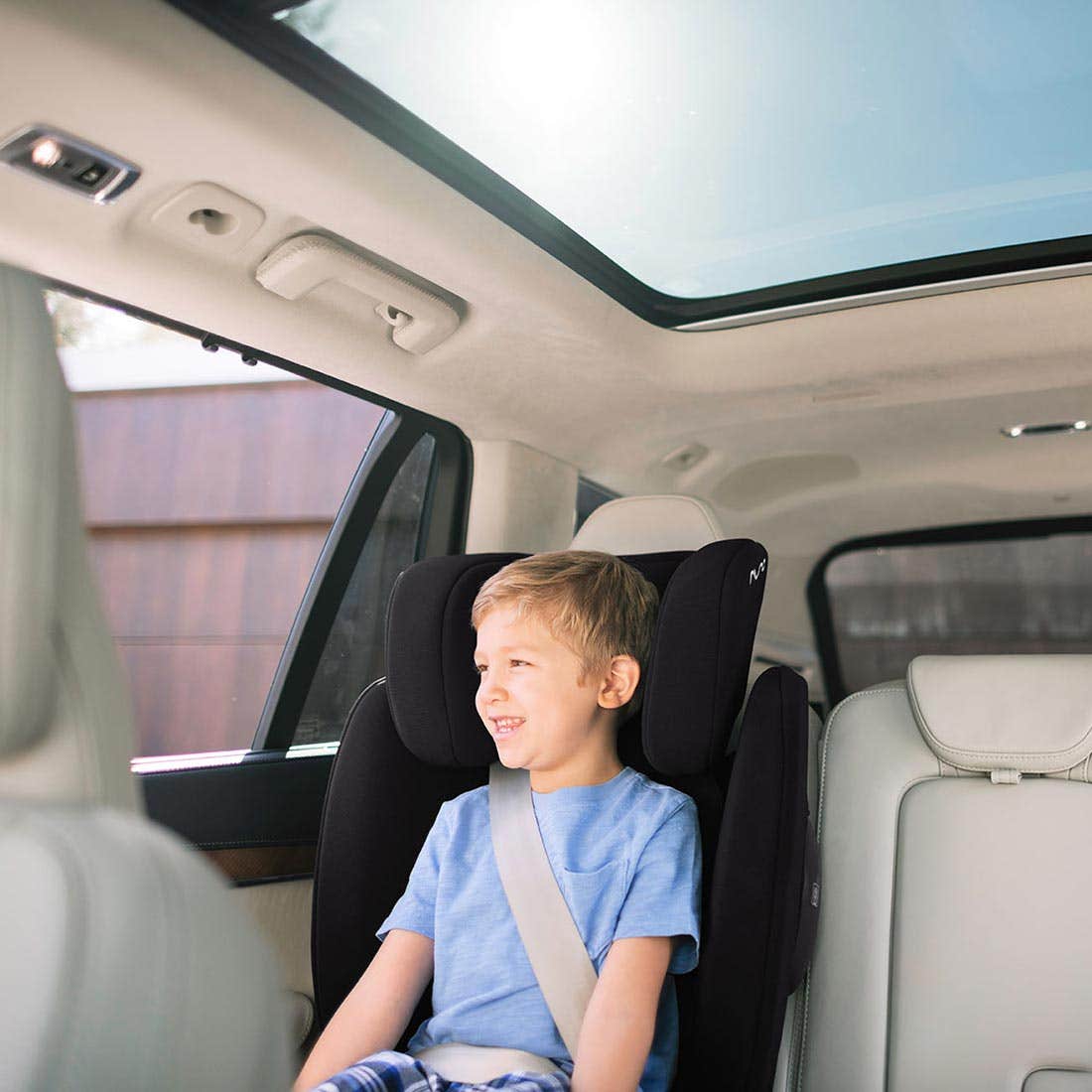 Aace Booster Car Seat FR Free by Nuna - Image 4