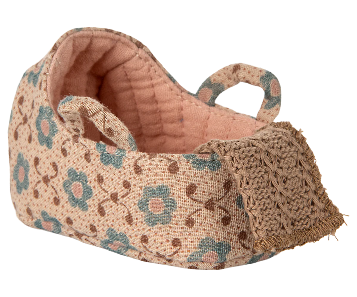 Baby Mouse in Carrycot - Rose by Maileg - Image 3