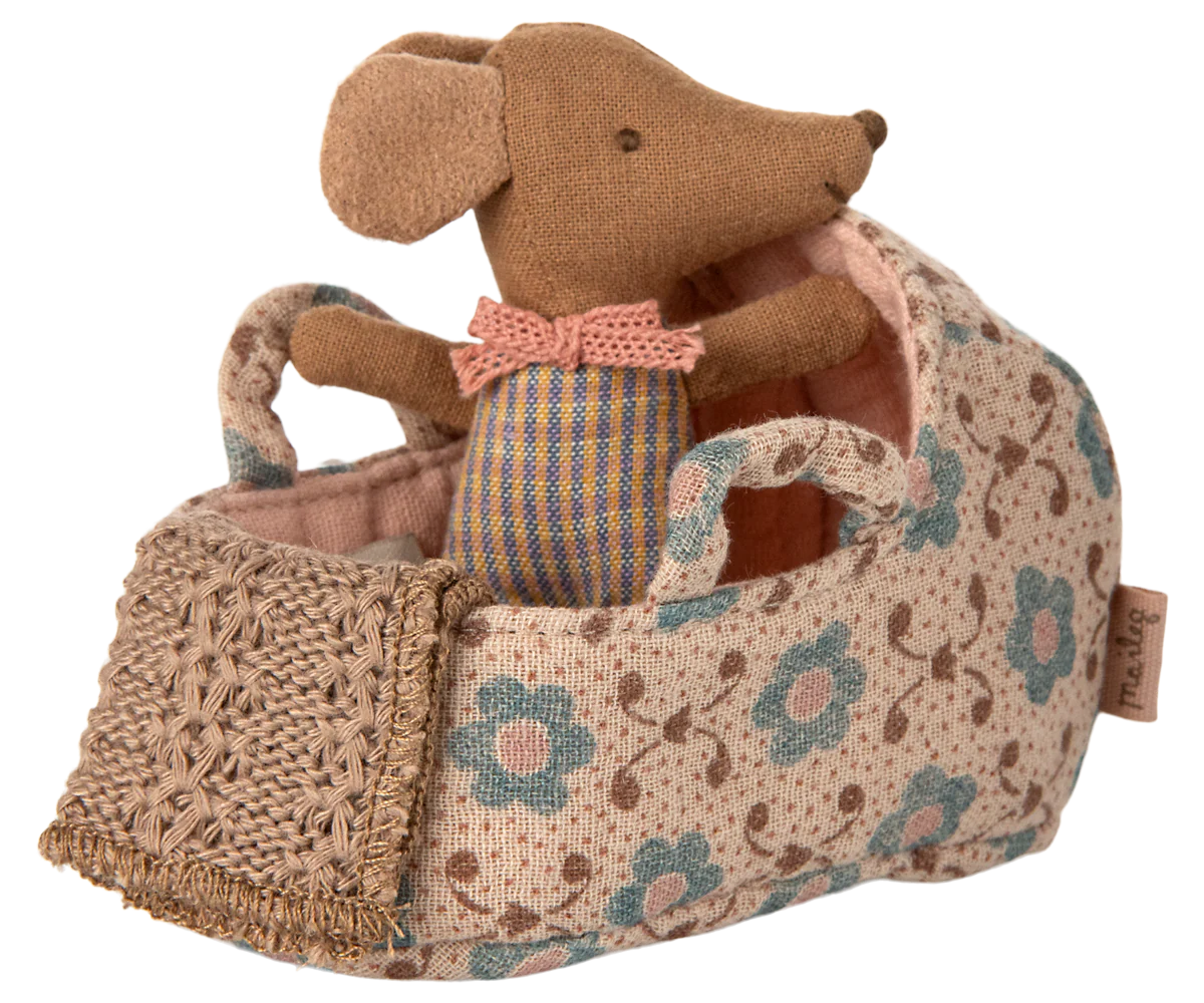 Baby Mouse in Carrycot - Rose by Maileg - Image 4