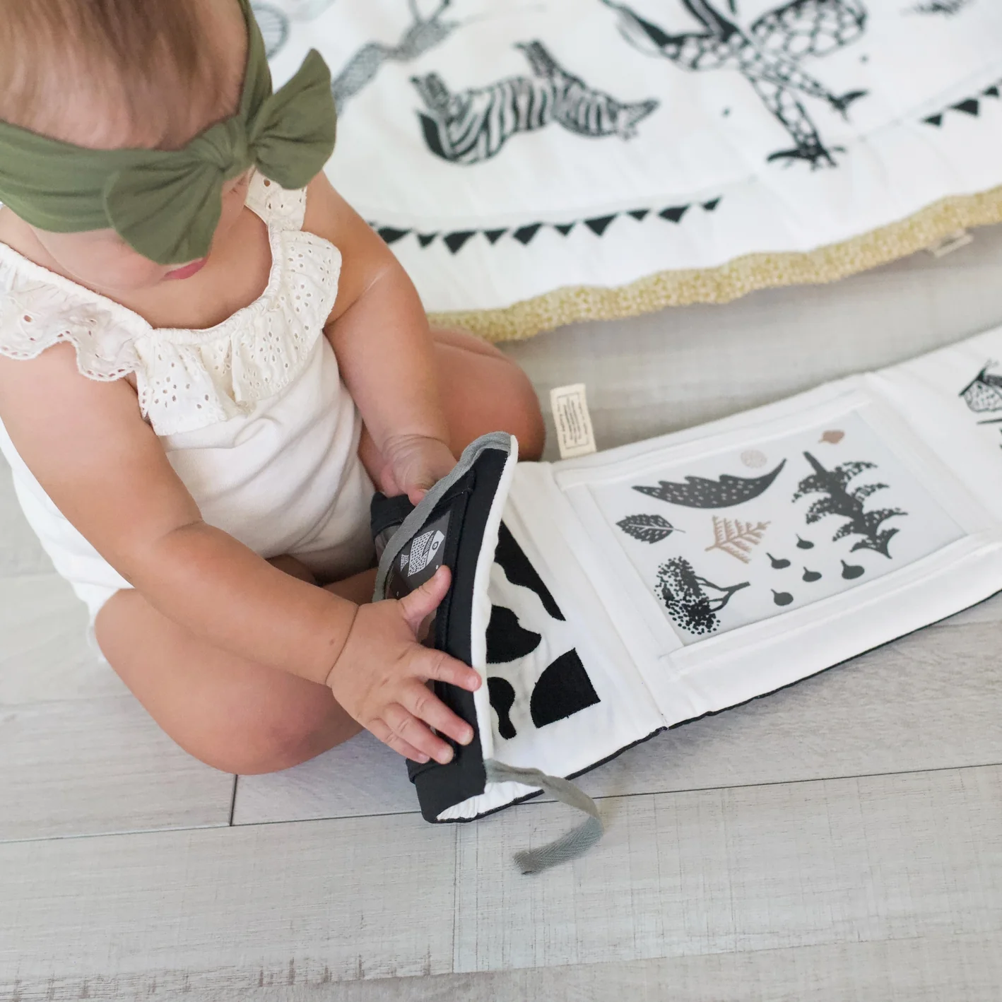 Baby Tummy Time Gallery with Mirror by Wee Gallery - Image 11