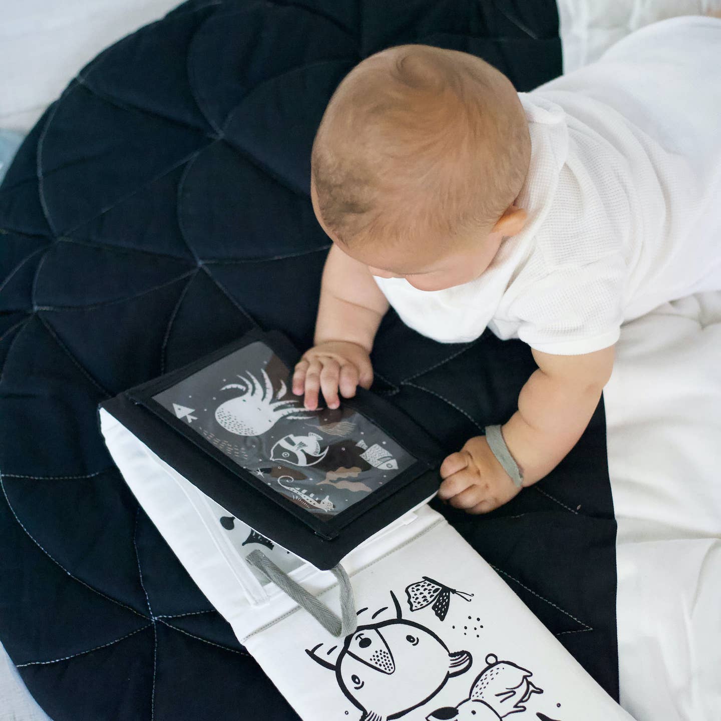 Baby Tummy Time Gallery with Mirror by Wee Gallery - Image 5