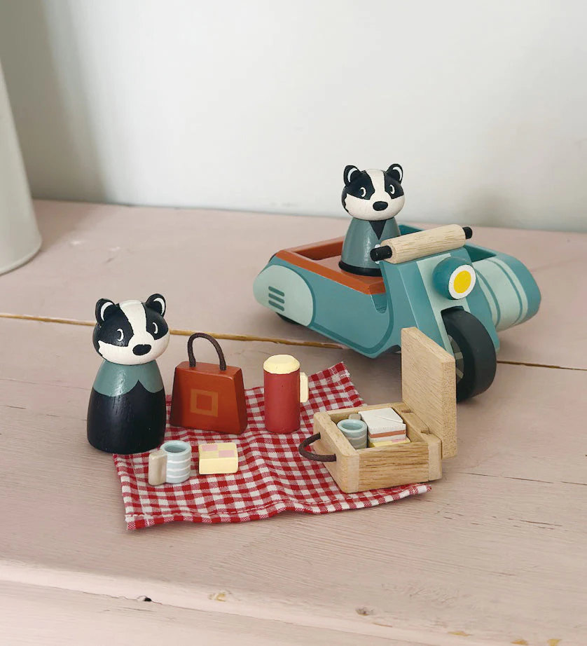 Badger Picnic Motorbike Ride by Tender Leaf Toys - Image 11