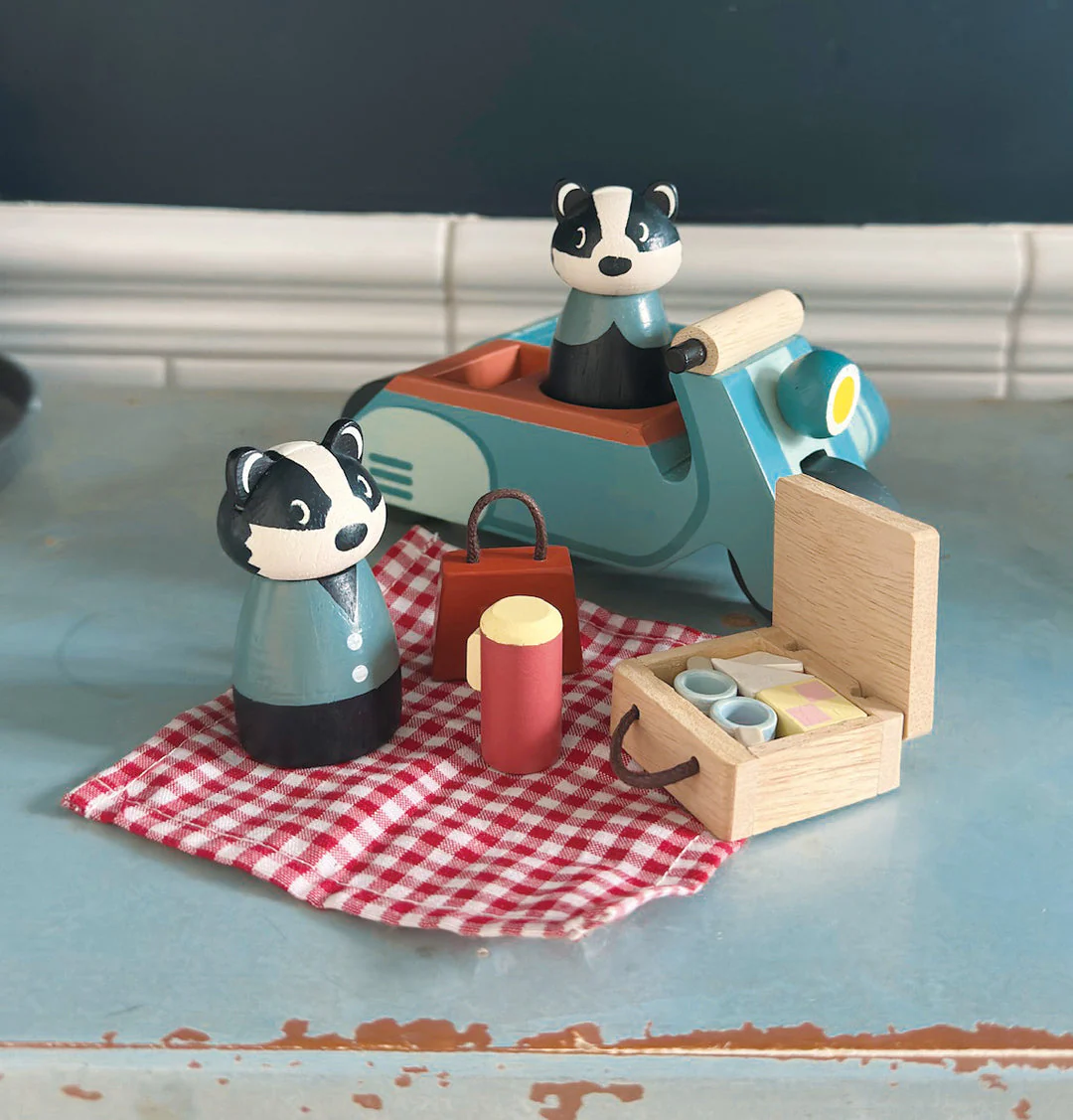 Badger Picnic Motorbike Ride by Tender Leaf Toys - Image 12