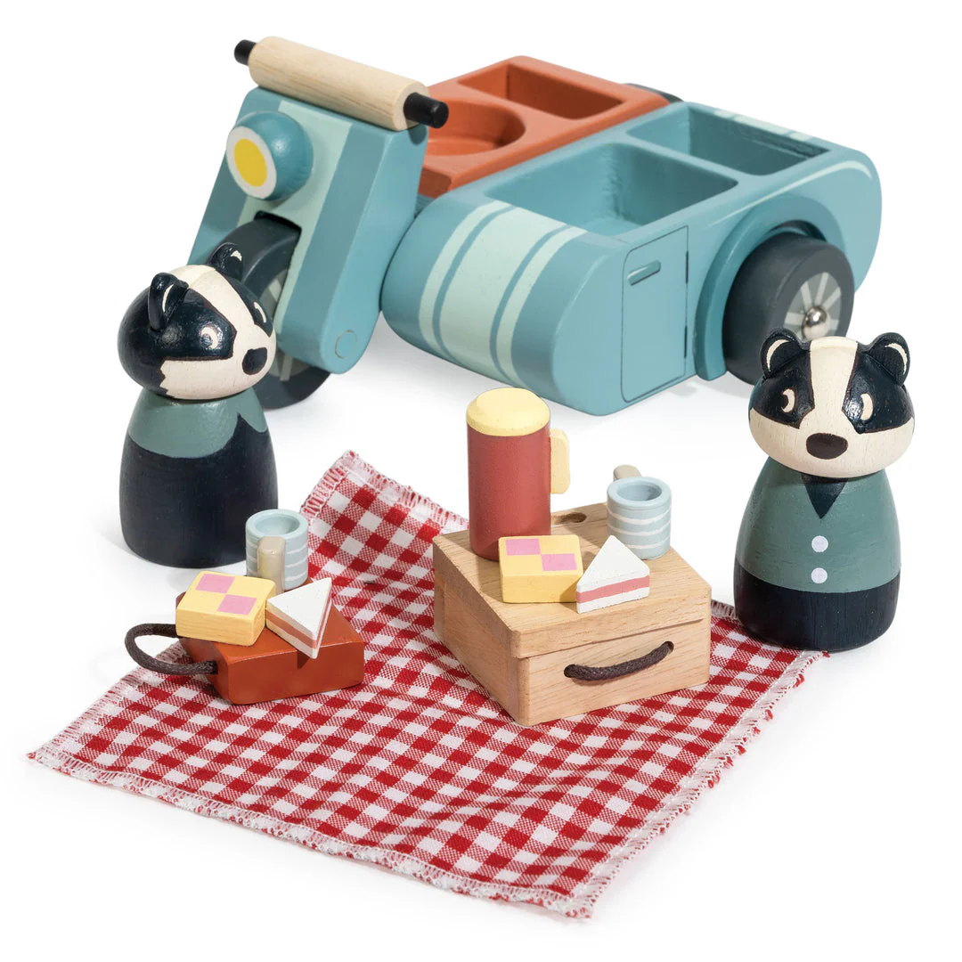 Badger Picnic Motorbike Ride by Tender Leaf Toys - Image 5