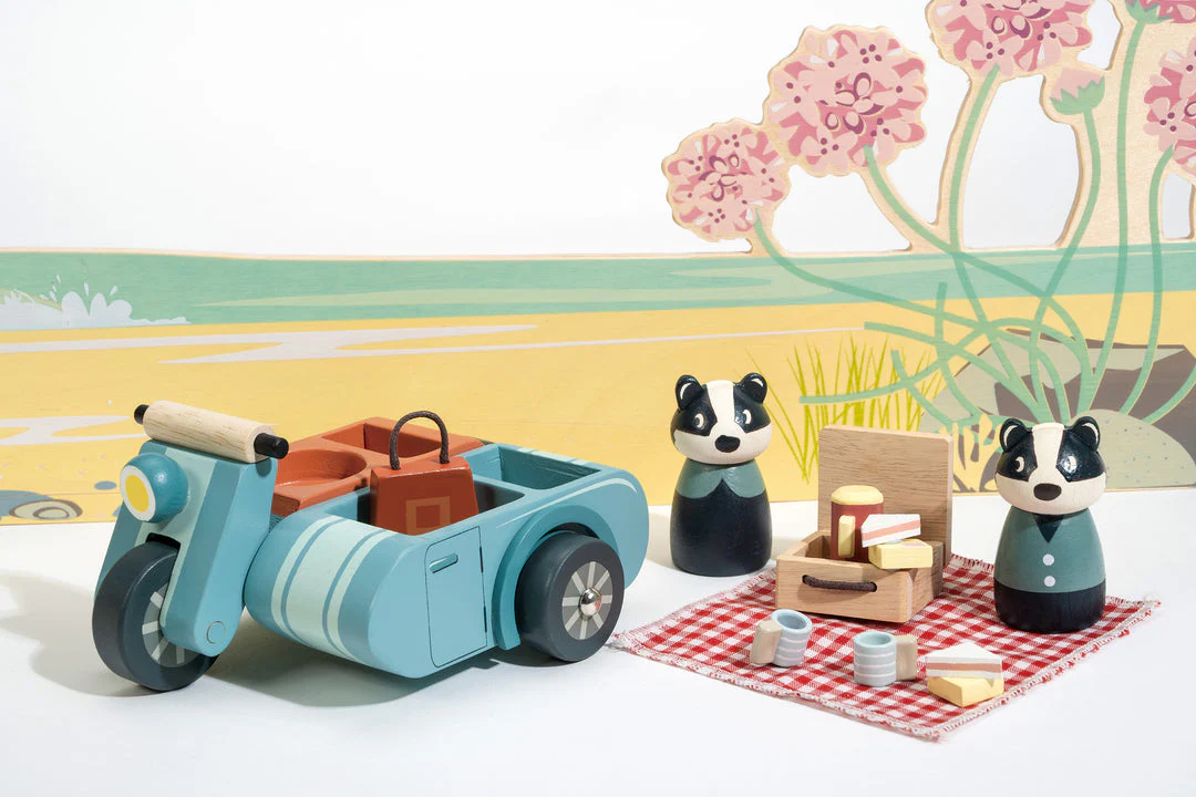 Badger Picnic Motorbike Ride by Tender Leaf Toys - Image 7