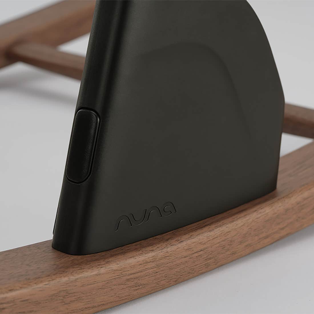 Bryn Newborn Rocker by Nuna - Image 32