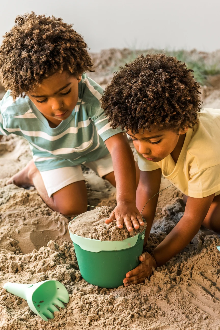 Bucki Beach Bucket and Sand Sifter - Garden Green by Quut Toys - Image 4