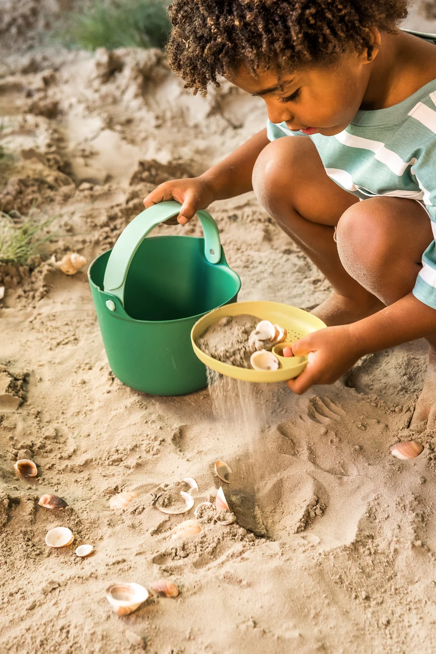 Bucki Beach Bucket and Sand Sifter - Garden Green by Quut Toys - Image 9
