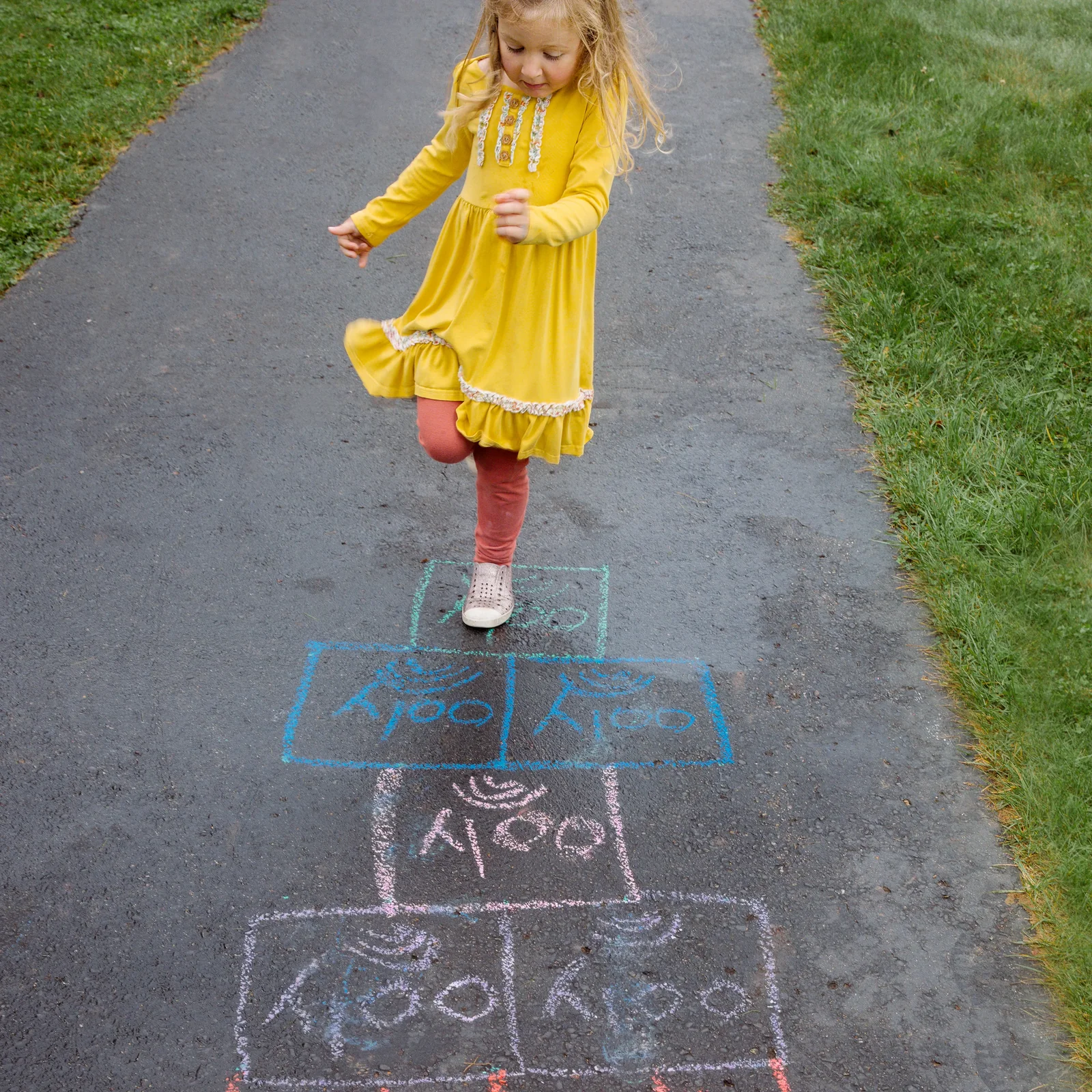 Chalk-O-Rama Block Sidewalk Chalk - Set of 12 by OOLY - Image 5