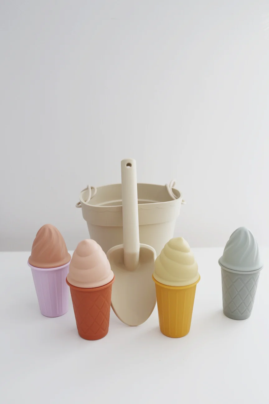 Classic Retro Silicone Ice Cream Beach Set by Marlowe & Co - Image 12