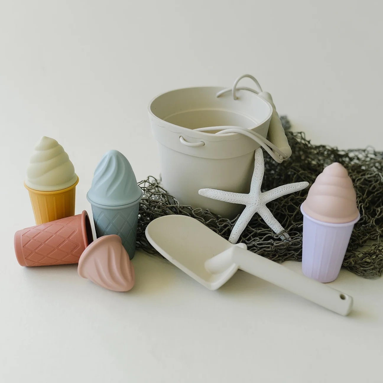 Classic Retro Silicone Ice Cream Beach Set by Marlowe & Co - Image 13