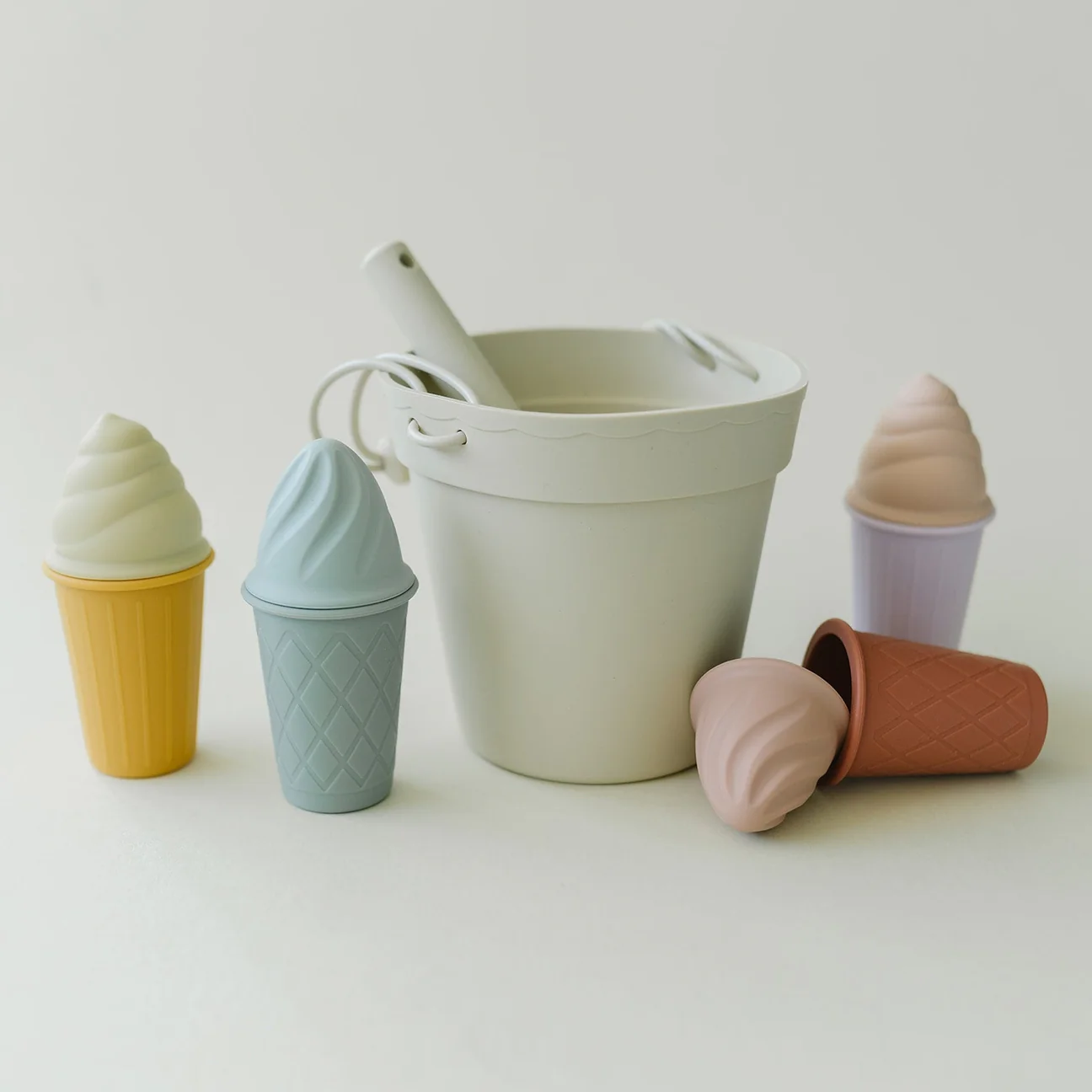 Classic Retro Silicone Ice Cream Beach Set by Marlowe & Co - Image 15