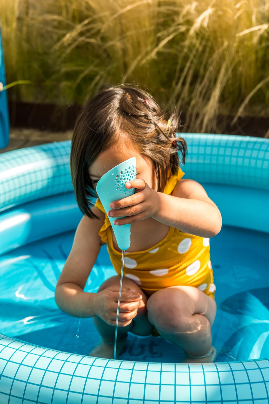 Cuppi Shovel, Sifter and Ball All in One - Lagoon by Quut Toys - Image 12
