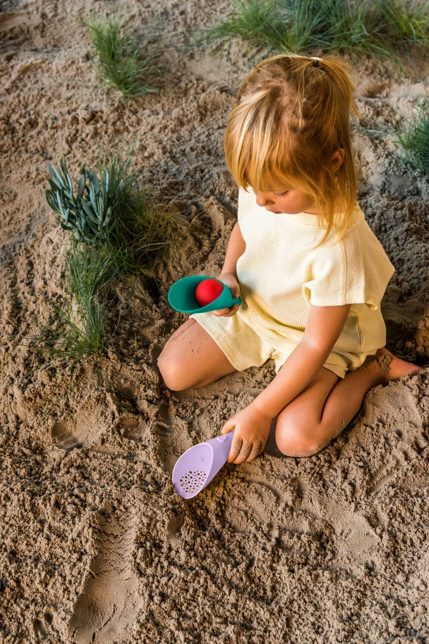 Cuppi Shovel, Sifter and Ball All in One - Lagoon by Quut Toys - Image 13