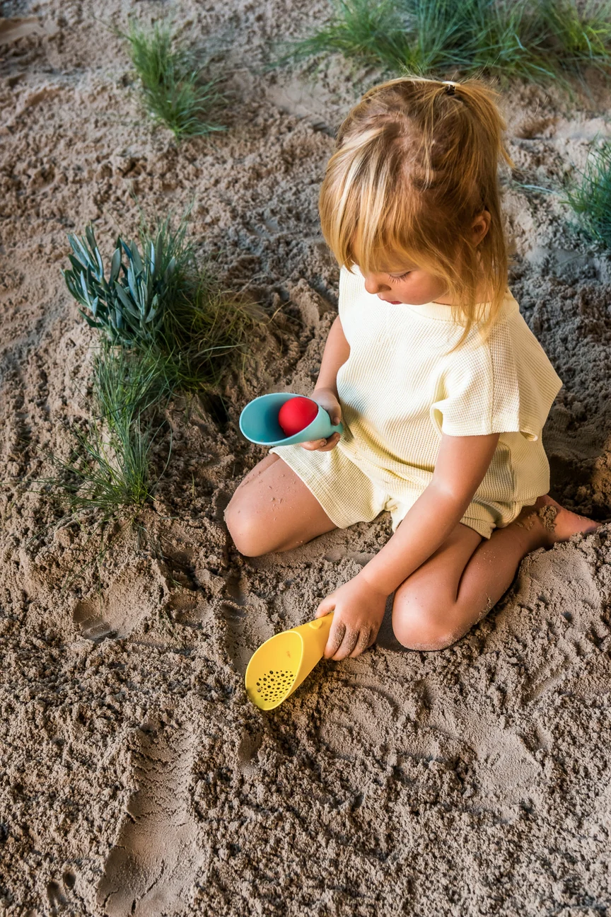 Cuppi Shovel, Sifter and Ball All in One - Lagoon by Quut Toys - Image 2