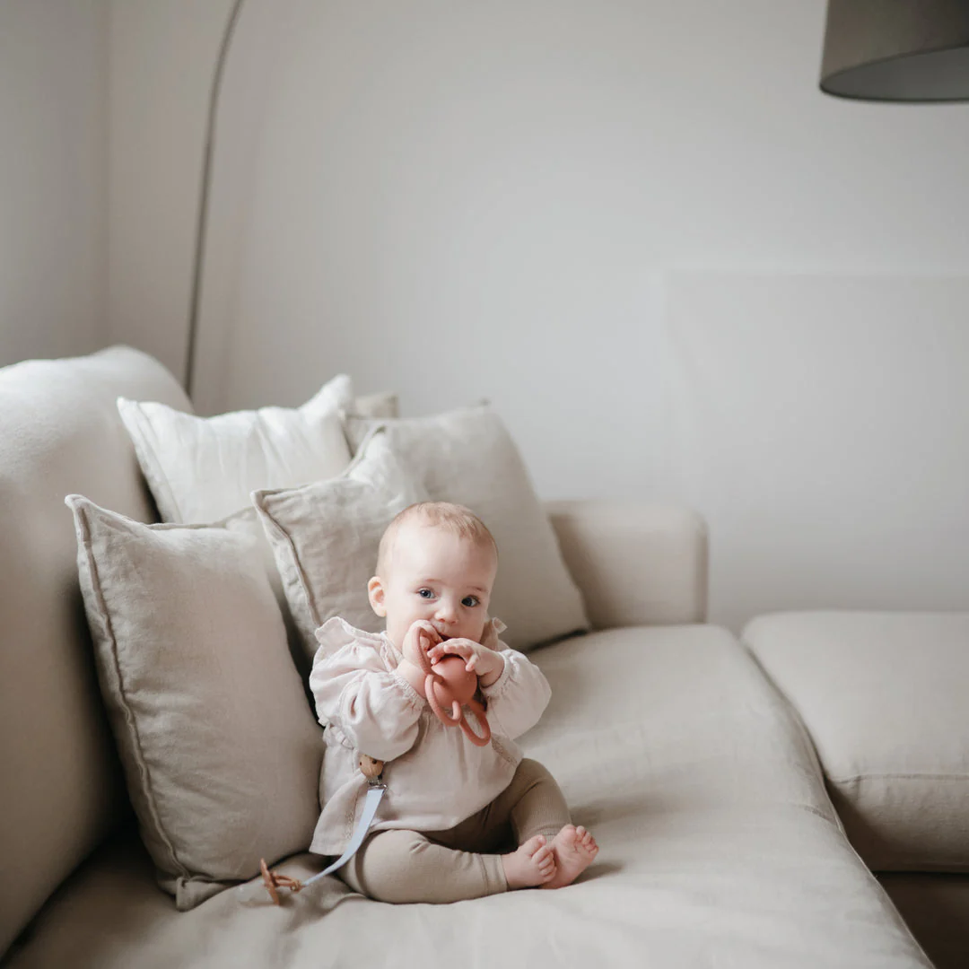 Daisy Rattle Teether - Dusty Rose by Mushie & Co - Image 3