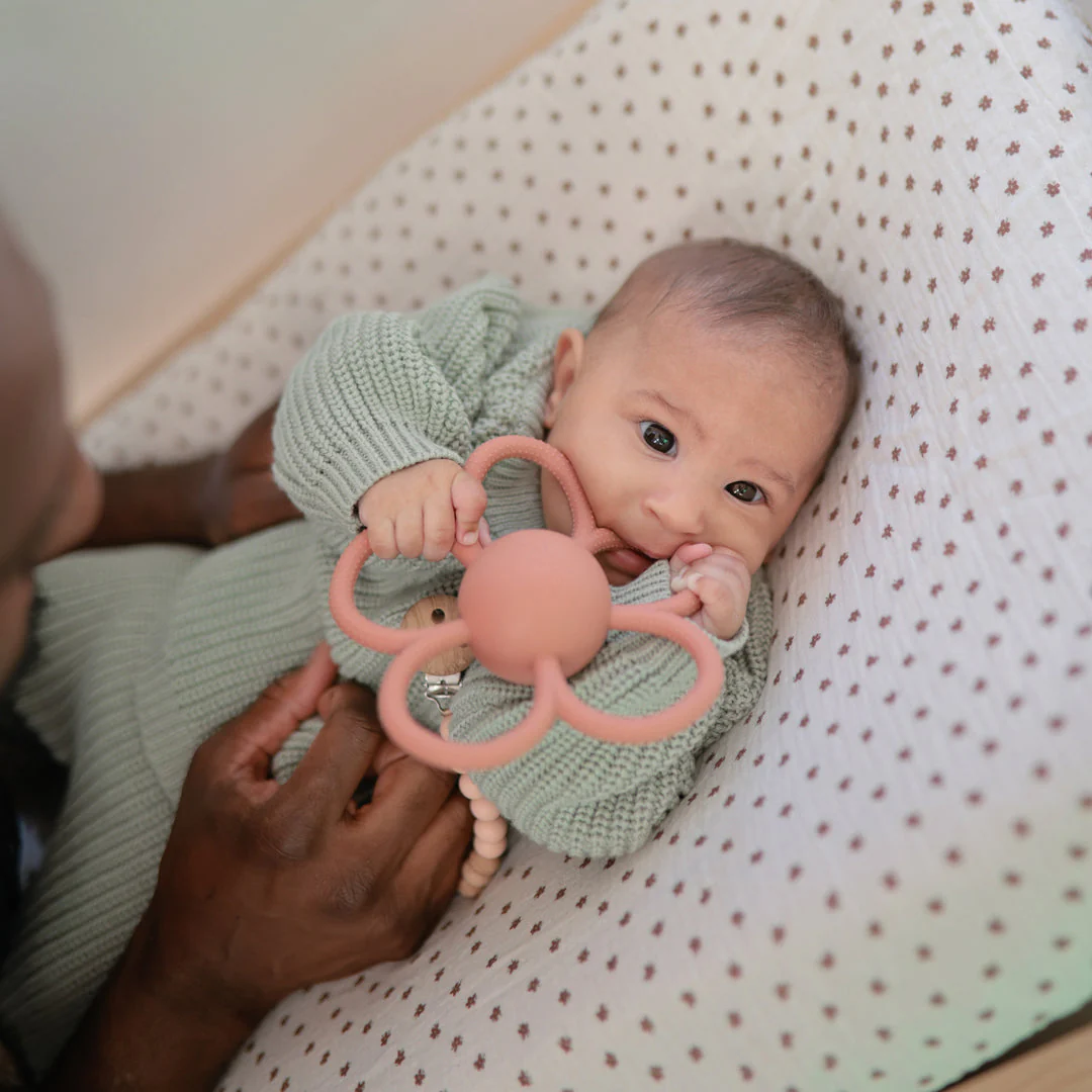 Daisy Rattle Teether - Dusty Rose by Mushie & Co - Image 4