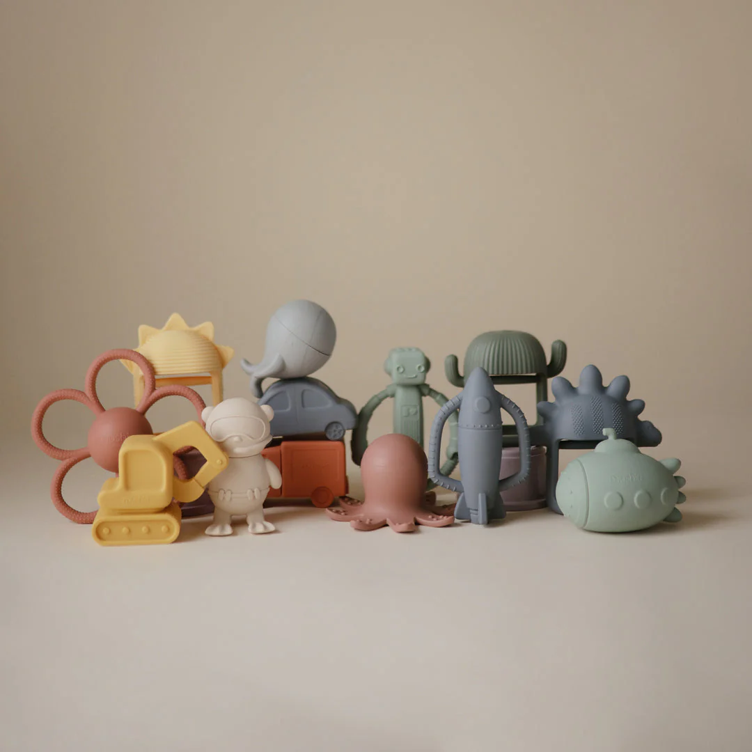 Daisy Rattle Teether - Dusty Rose by Mushie & Co - Image 7