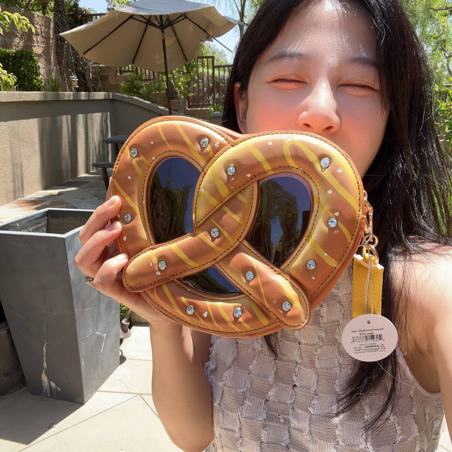 Delight Pretzel Crossbody by Bewaltz - Image 3