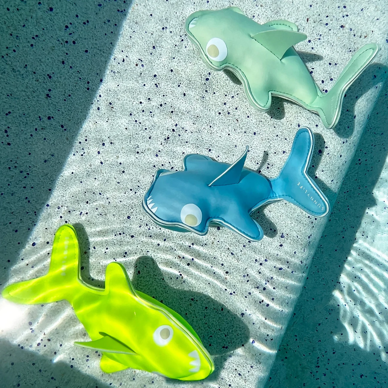 Dive Buddies Set of 3 - Salty the Shark by Sunnylife - Image 2