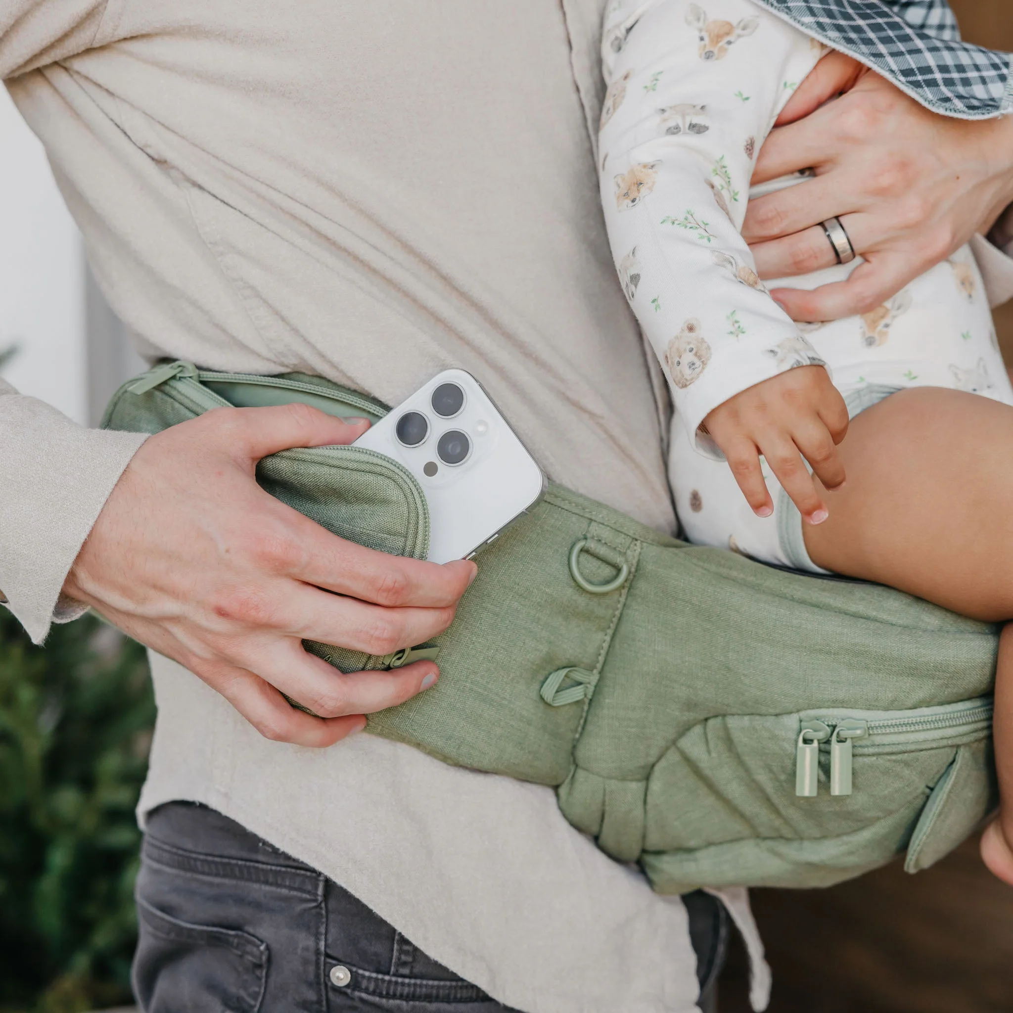 Everyday Hip Carrier by Copper Pearl - Image 5