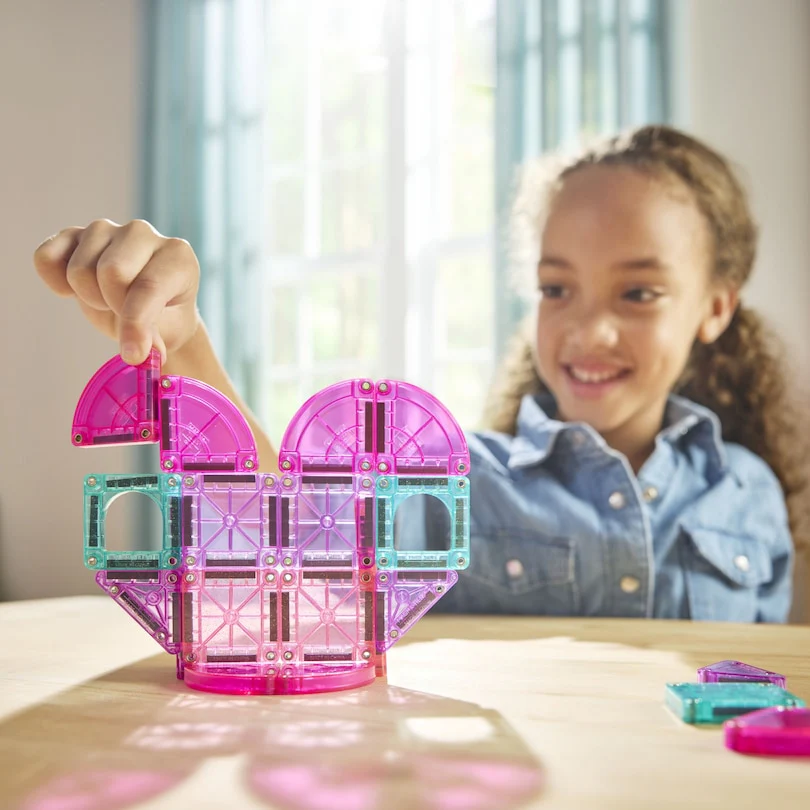 microMAGS 26-Piece Heart to Heart Travel Set by Magna-Tiles - Image 3