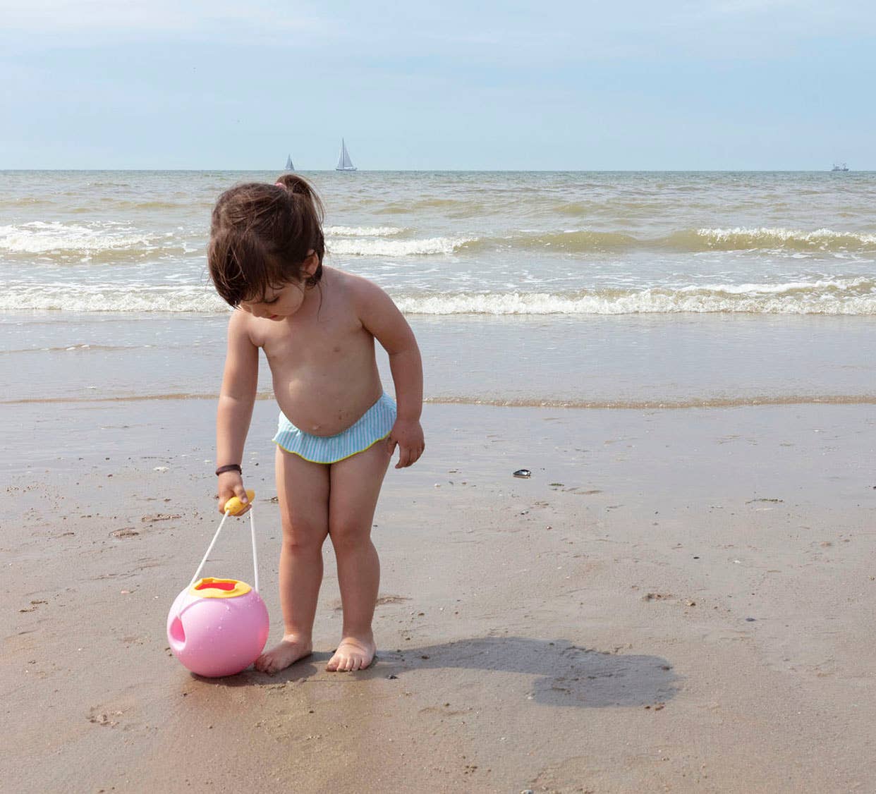 Mini Ballo Bucket - Banana Pink by Quut Toys - Image 5
