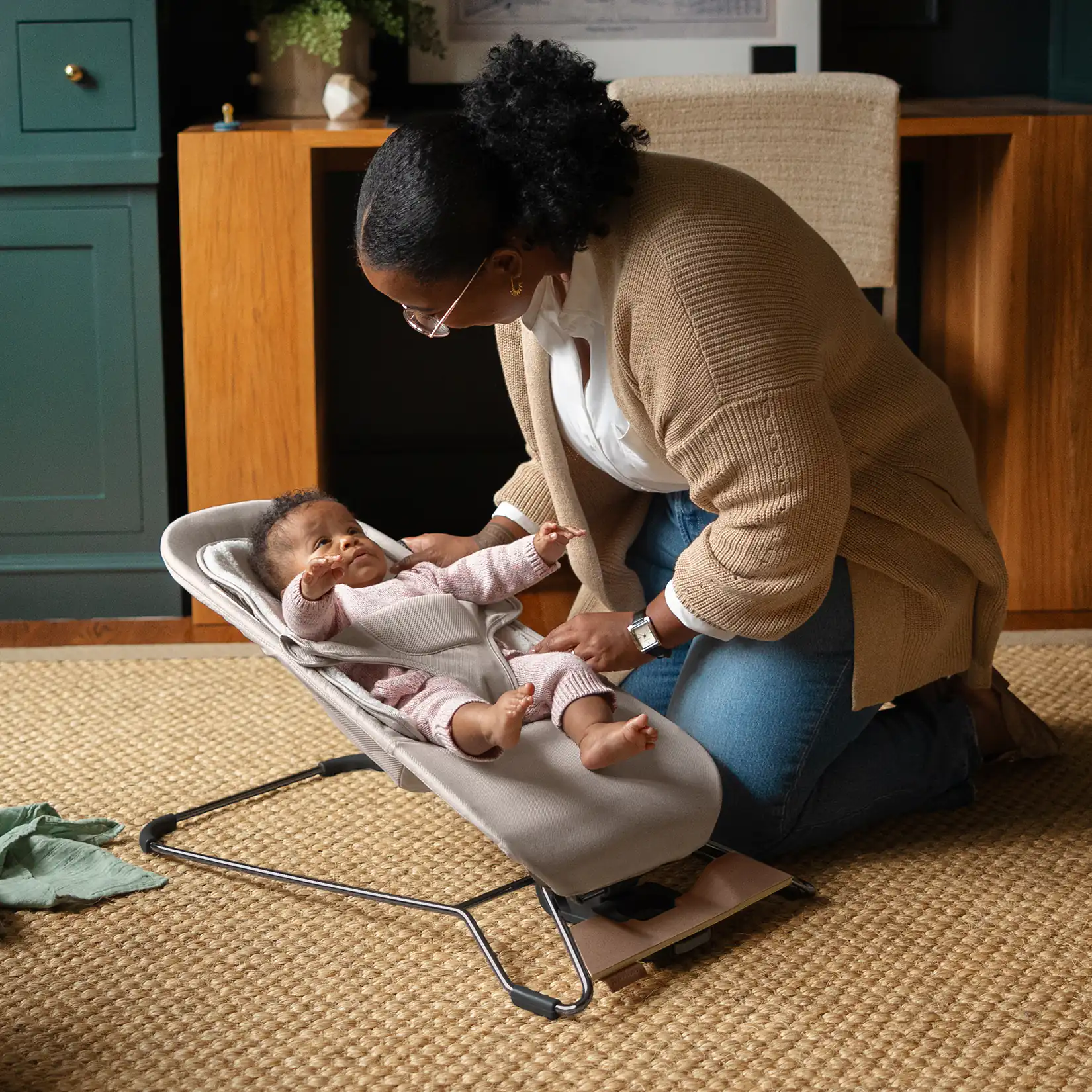 Mira 2-in-1 Bouncer and Seat by Uppababy - Image 5