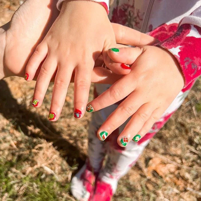 Nail Art - Christmas Cutie by Piggy Paint - Image 2