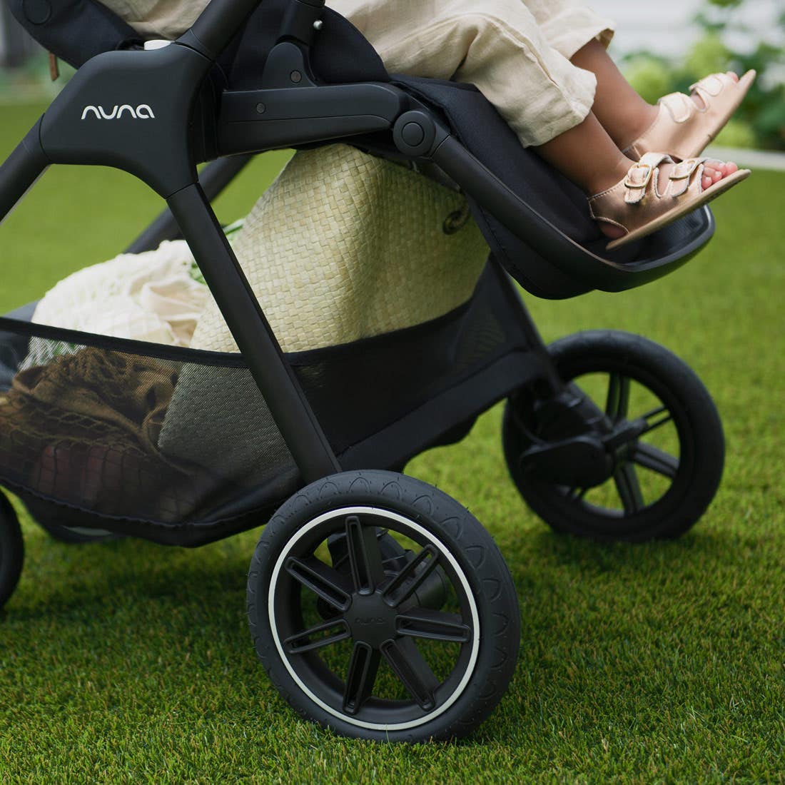 TRIV Next Stroller with Magnetic Buckle by Nuna - Image 6