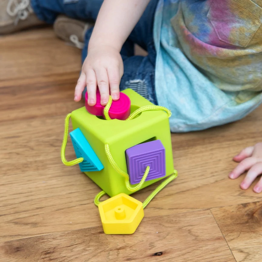 Oombee Cube by Fat Brain Toys - Image 9