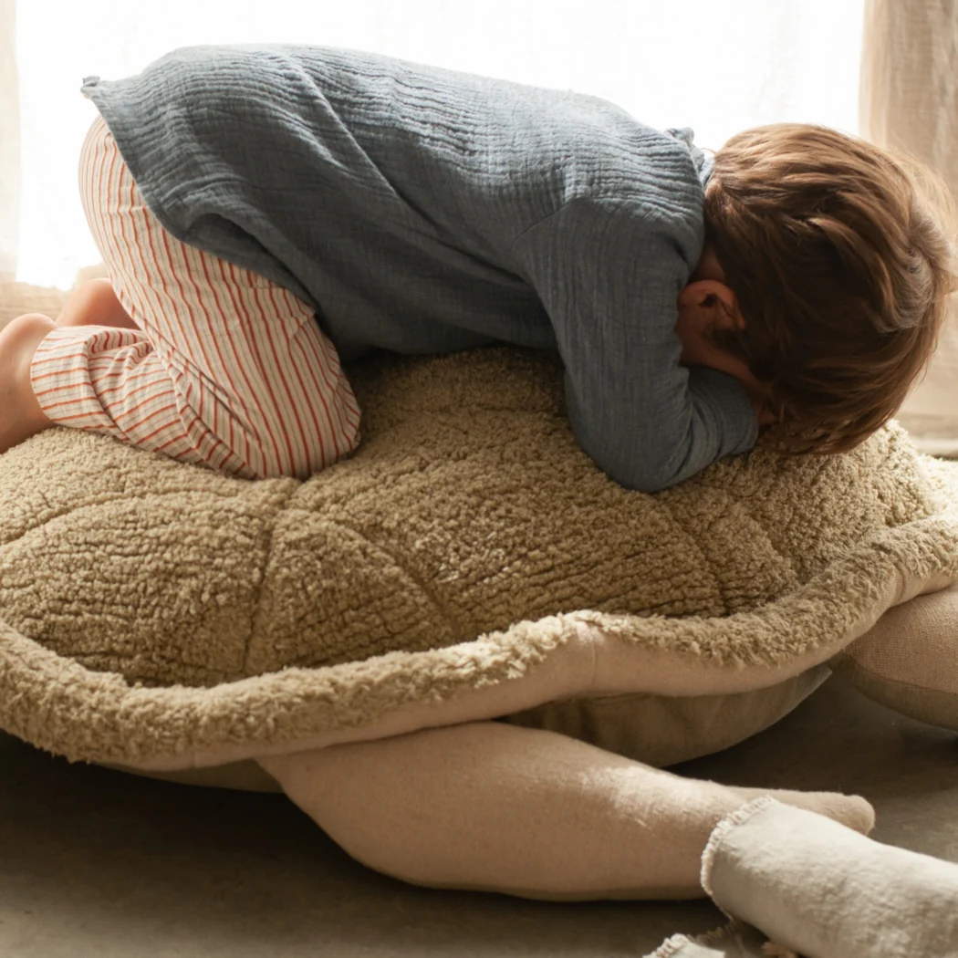 Pouf Mrs. Turtle by Lorena Canals - Image 3