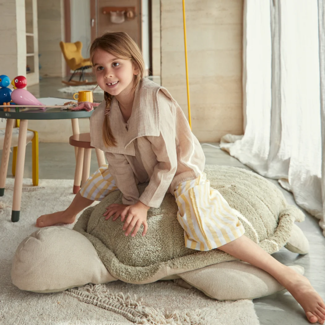 Pouf Mrs. Turtle by Lorena Canals - Image 5