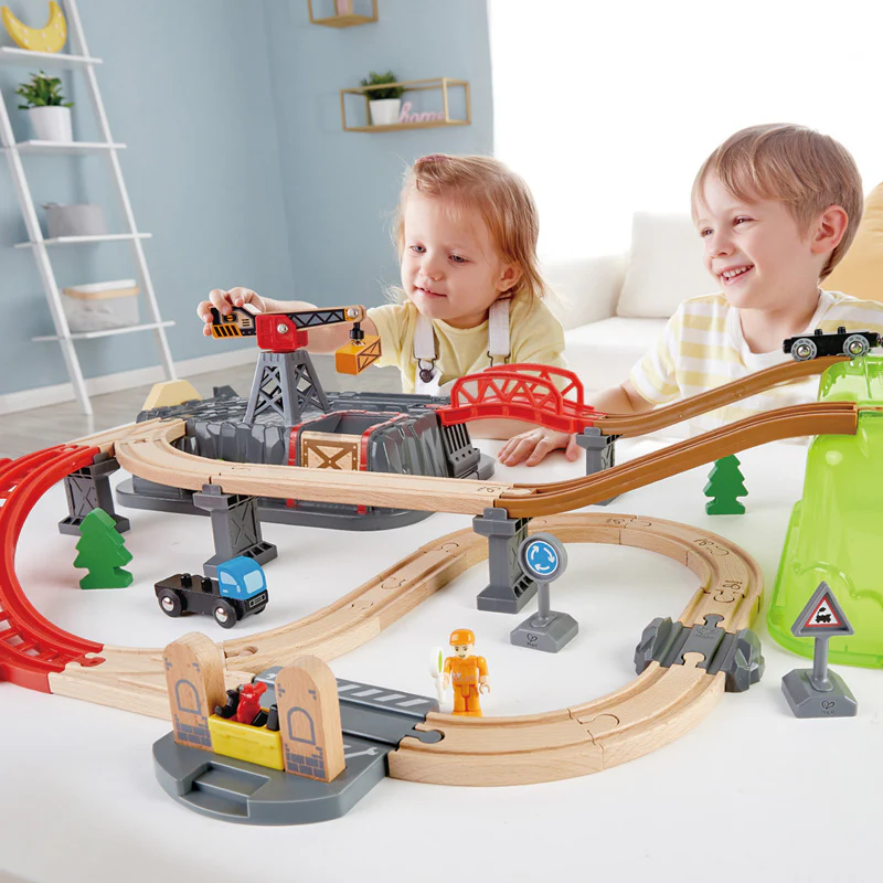 Railway Bucket Builder Set by Hape - Image 4