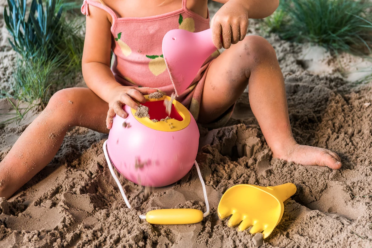 Raki 2 in 1 Beach Rake and Digger Toy - Banana Pink by Quut Toys - Image 4
