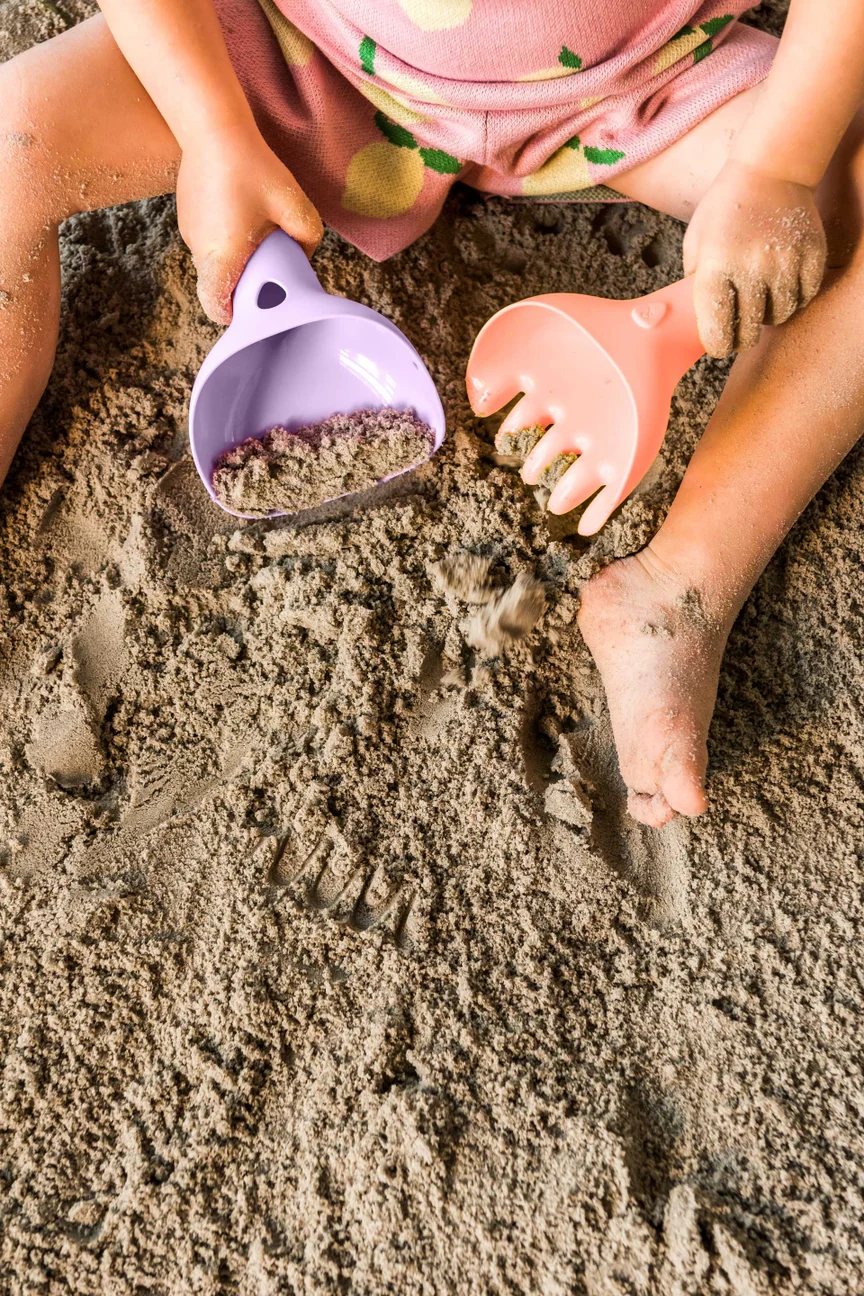 Raki 2 in 1 Beach Rake and Digger Toy - Lavender by Quut Toys - Image 2
