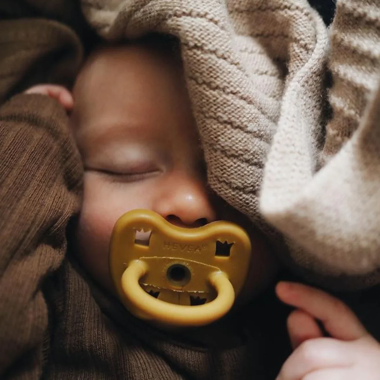 Round Natural Rubber Pacifier - Golden Honey by Hevea - Image 2