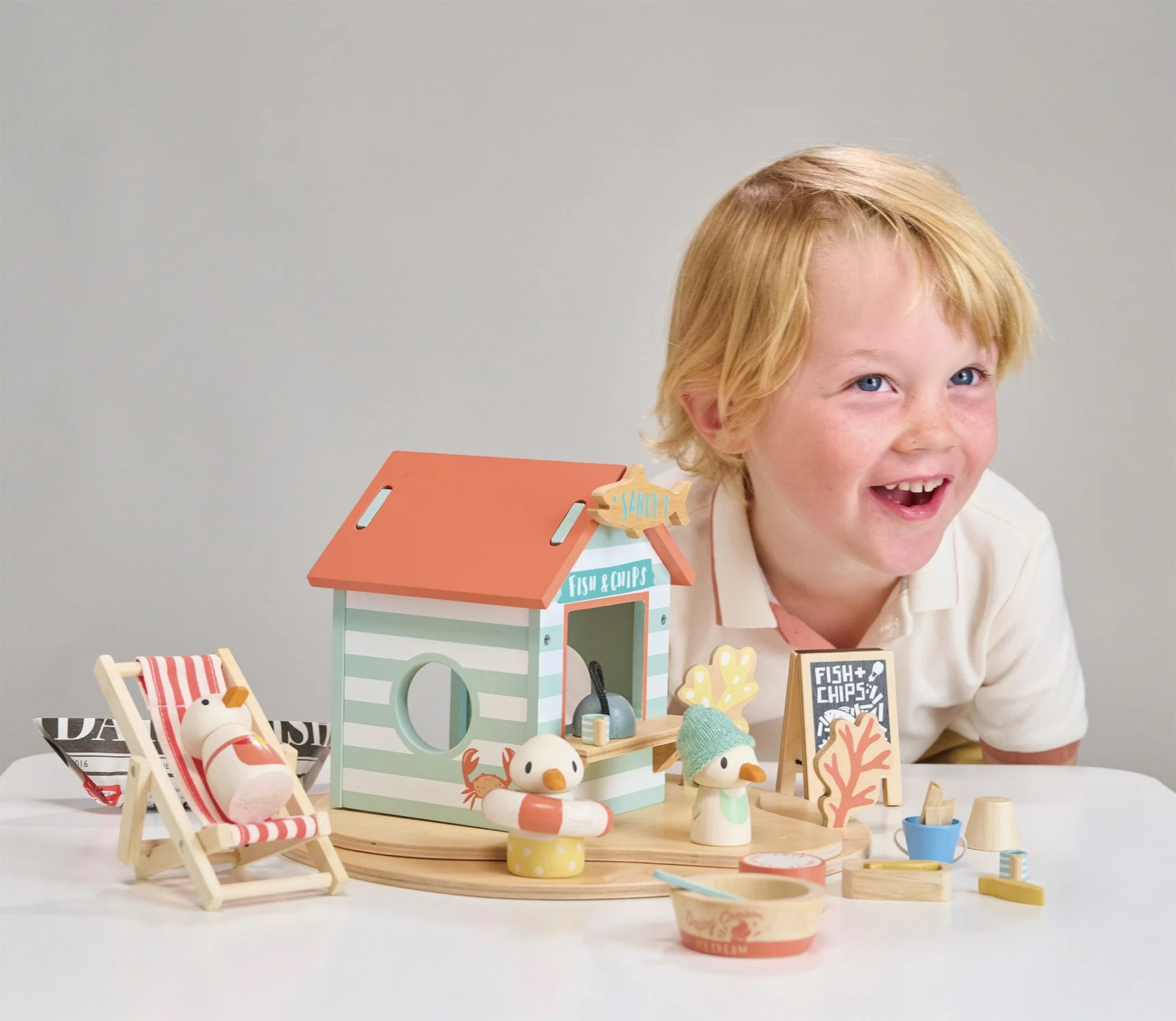 Sandy's Beach Hut by Tender Leaf Toys - Image 3