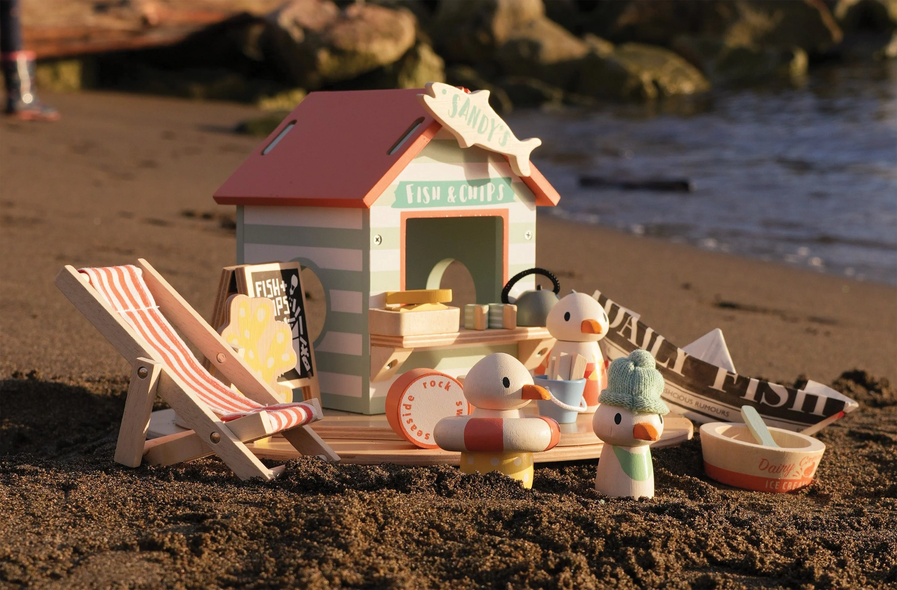 Sandy's Beach Hut by Tender Leaf Toys - Image 4