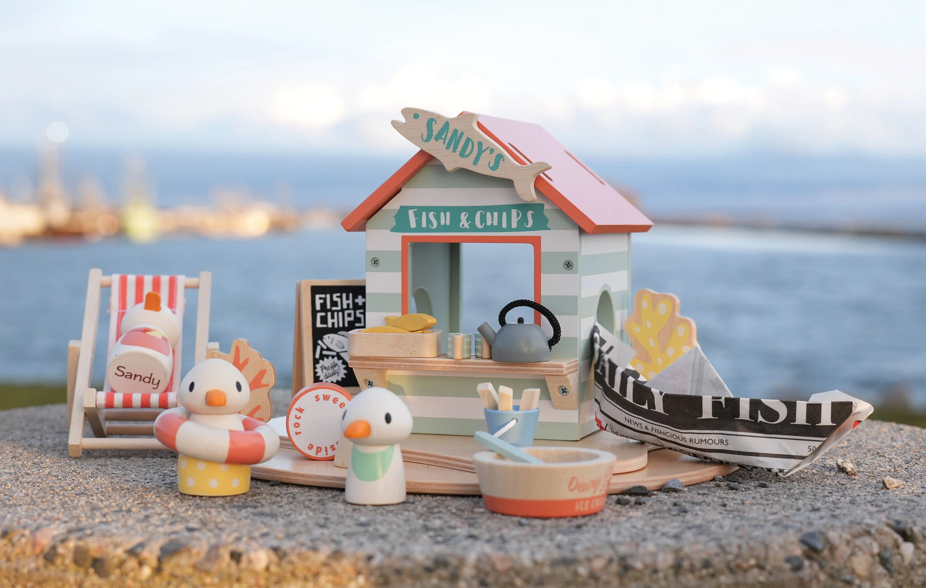 Sandy's Beach Hut by Tender Leaf Toys - Image 5