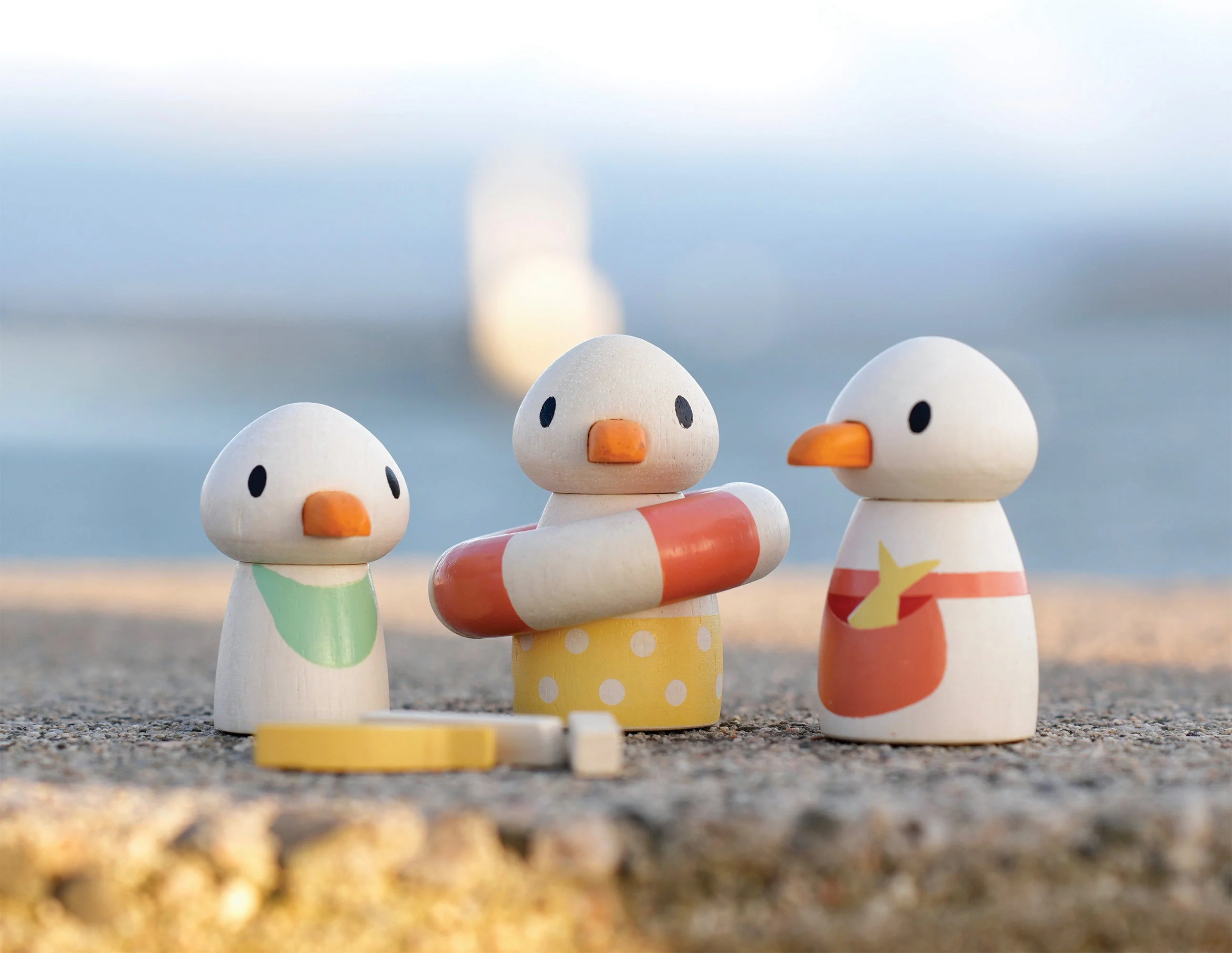 Sandy's Beach Hut by Tender Leaf Toys - Image 9