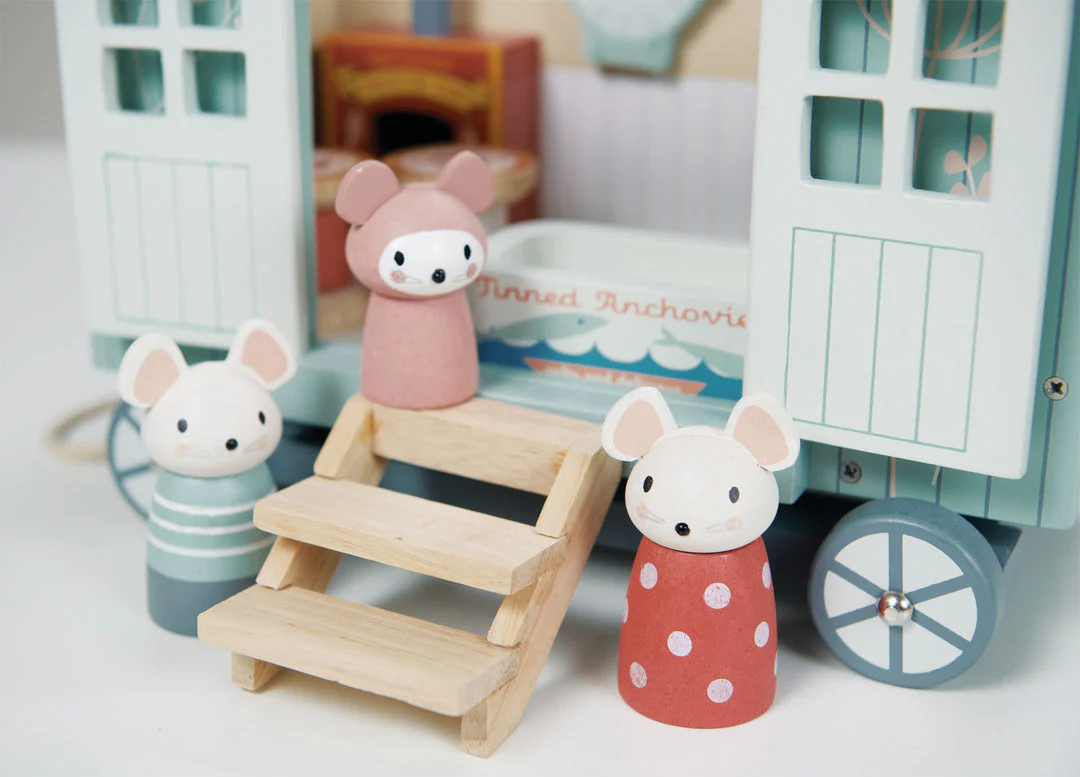 Secret Meadow Shepherd's Hut by Tender Leaf Toys - Image 6
