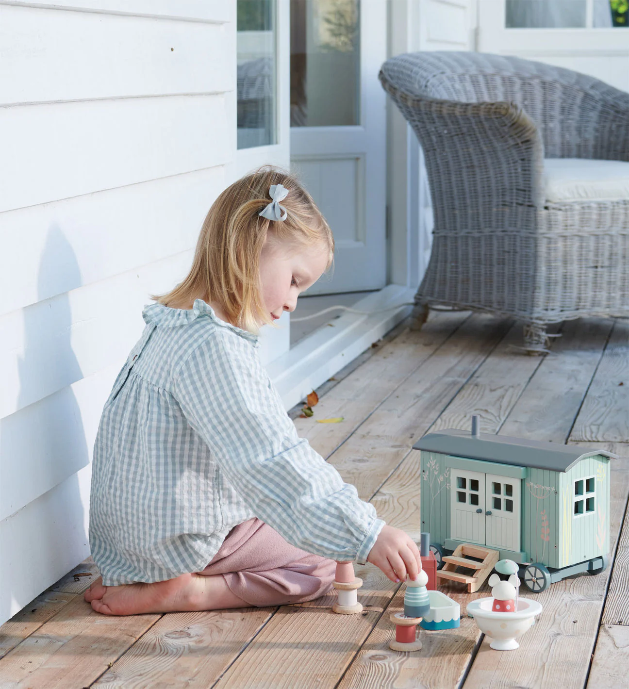 Secret Meadow Shepherd's Hut by Tender Leaf Toys - Image 9