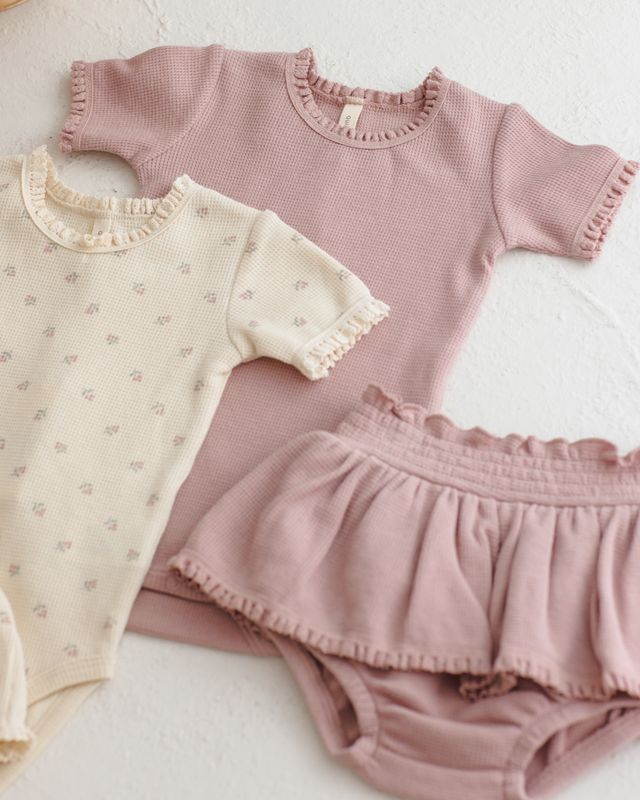 Short Sleeve Waffle Bodysuit - Mauve Ditsy by Quincy Mae - Image 7