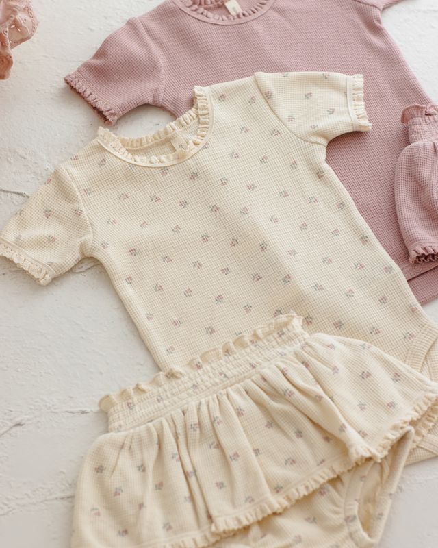 Short Sleeve Waffle Bodysuit - Mauve Ditsy by Quincy Mae - Image 9