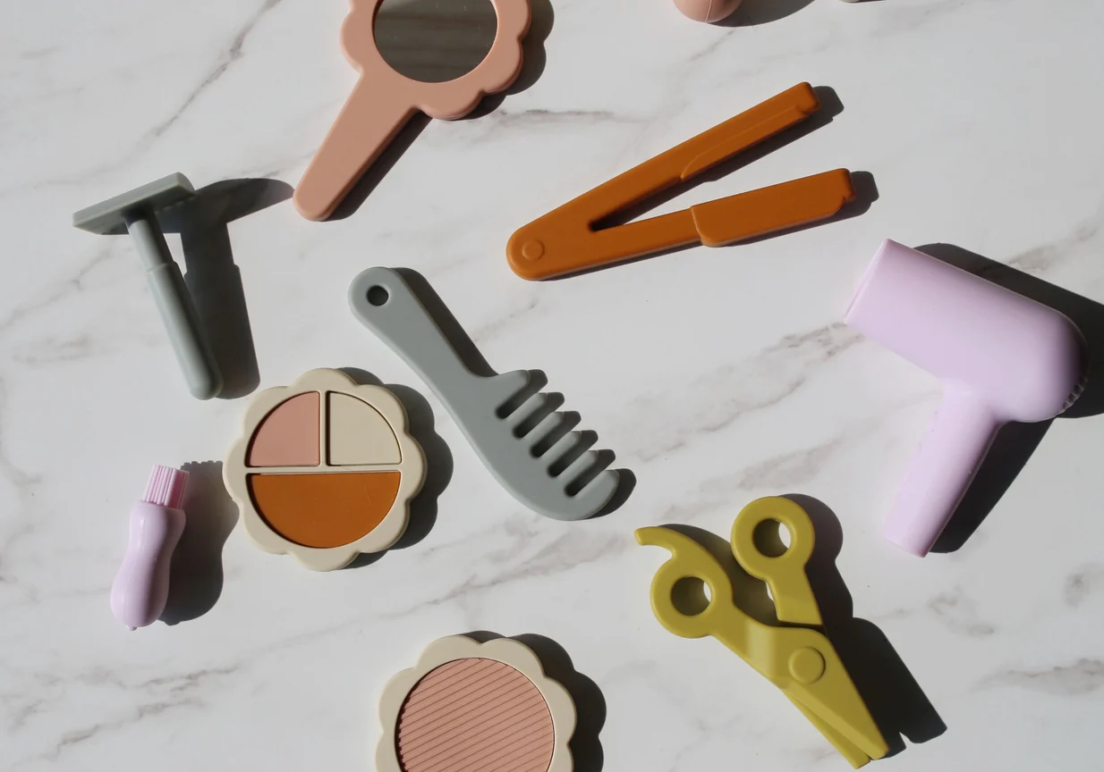 Silicone Hair and Makeup Playset by Marlowe & Co - Image 13