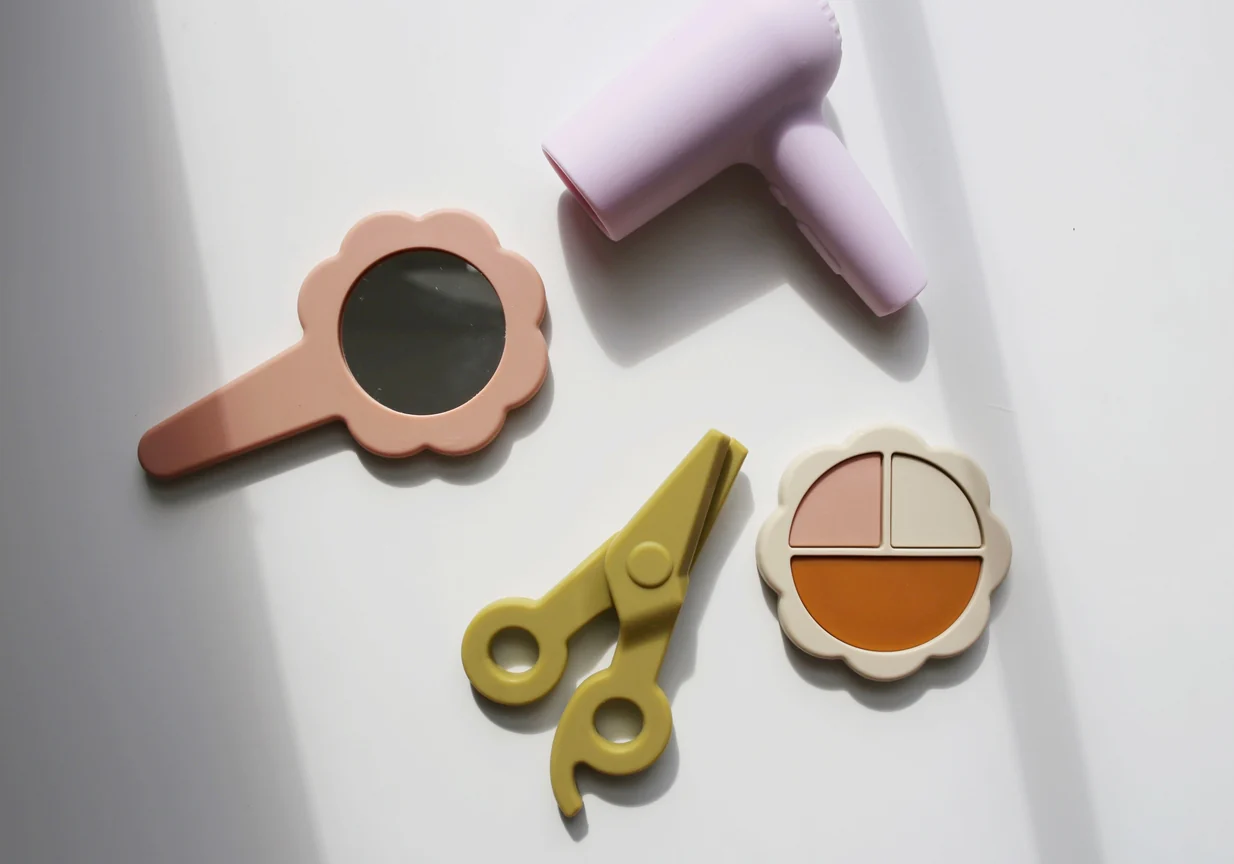 Silicone Hair and Makeup Playset by Marlowe & Co - Image 9