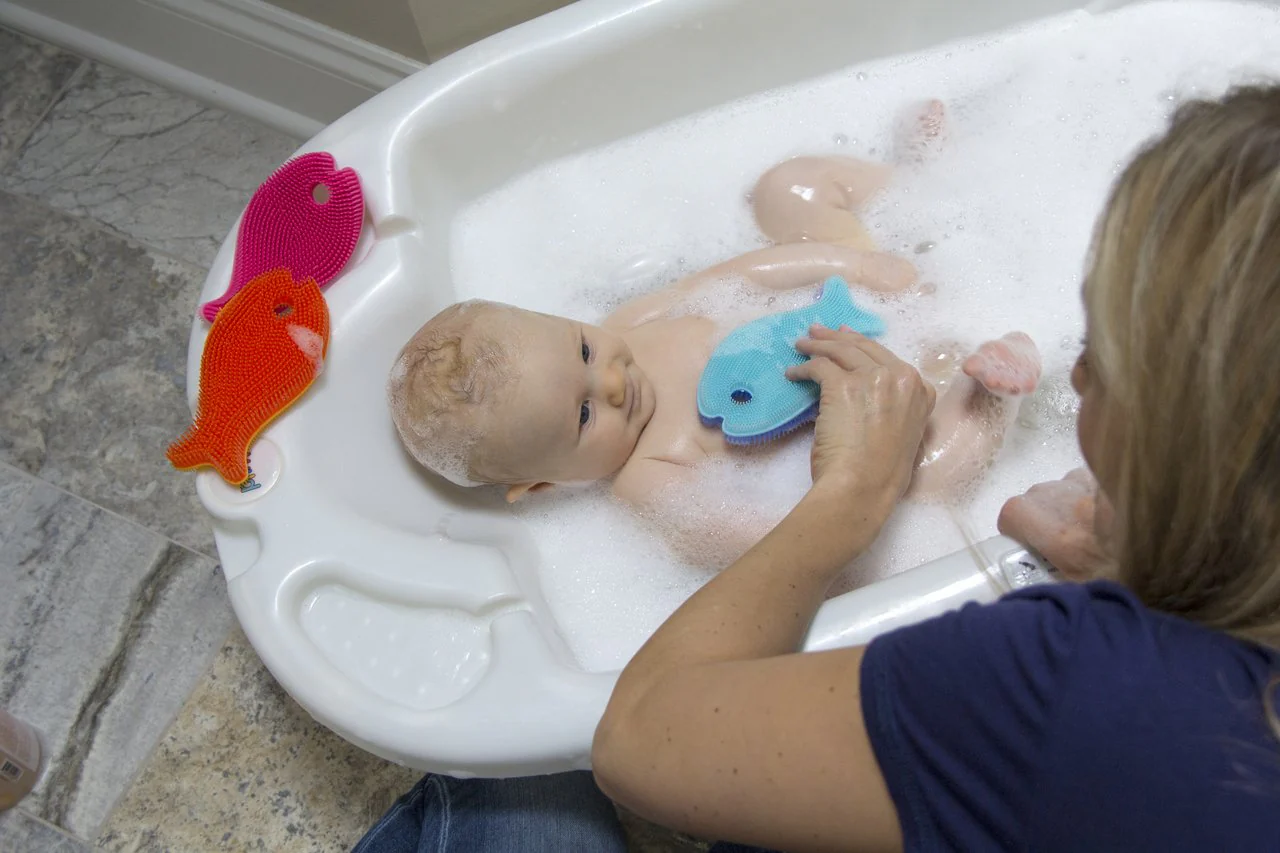 Silicone Bath Scrub - Purple Fish by InnoBaby - Image 3