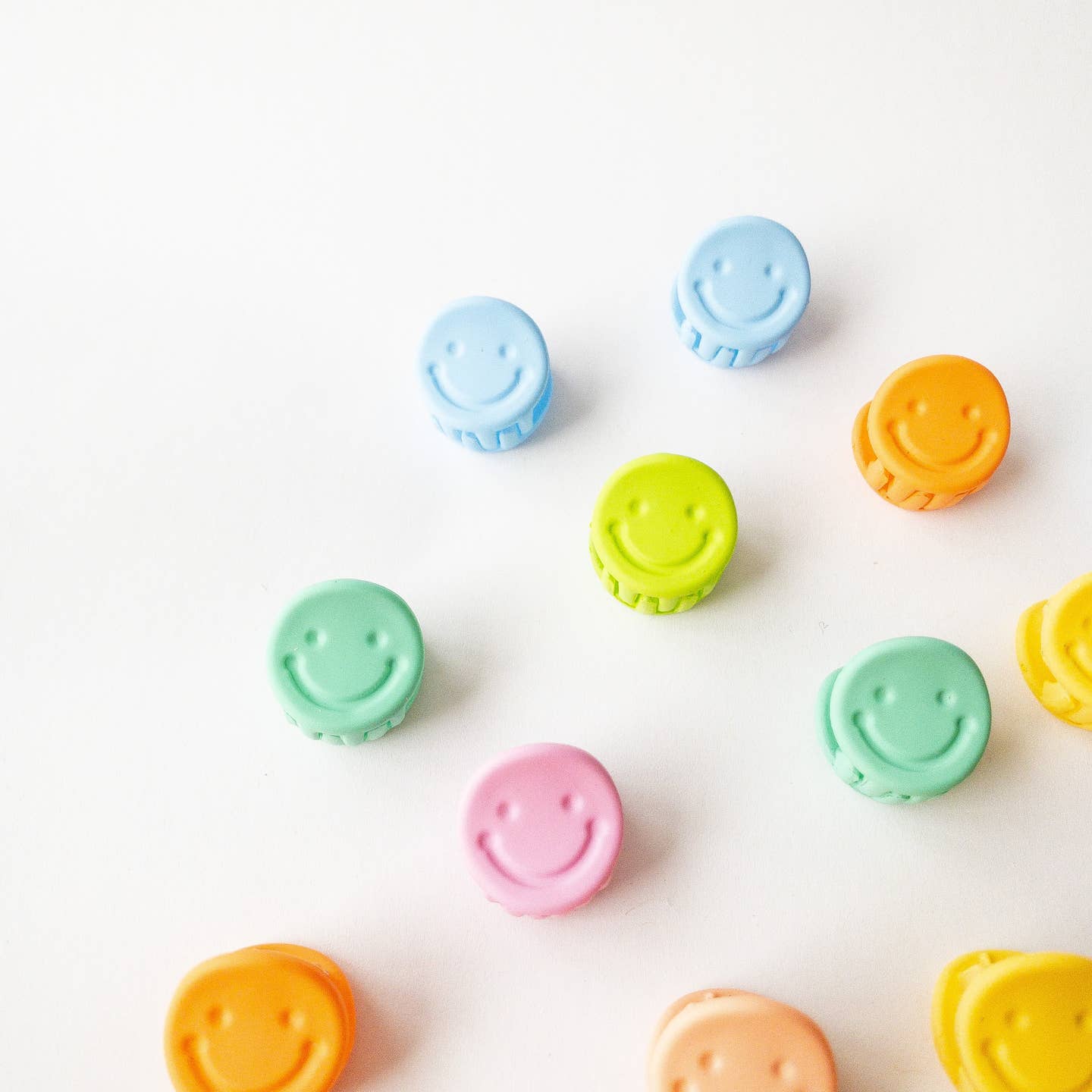 Small Smiley Face Hair Claws by Eggy Cakes - Image 4