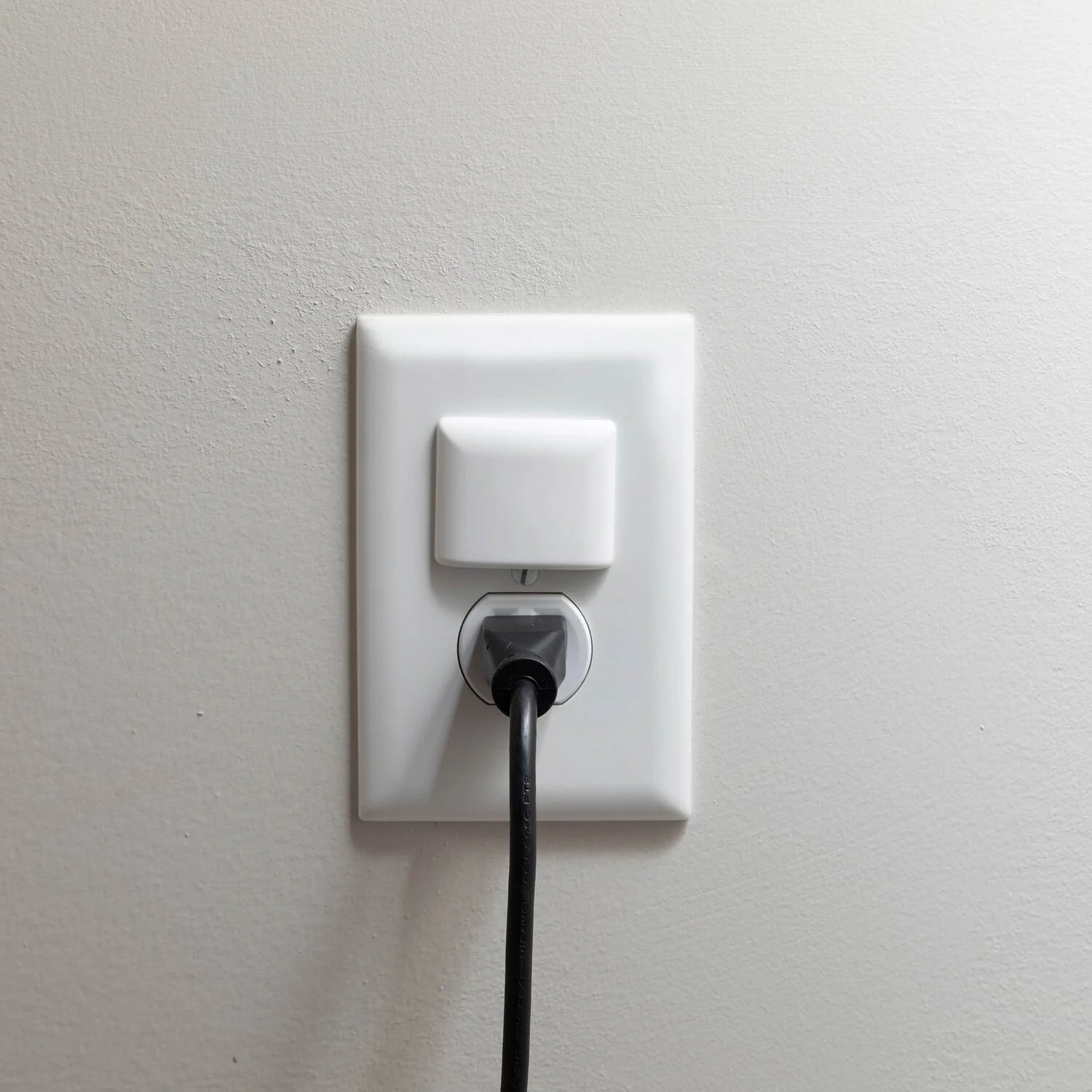 Stay Put Single Outlet Plug - White 12 Pack by Qdos